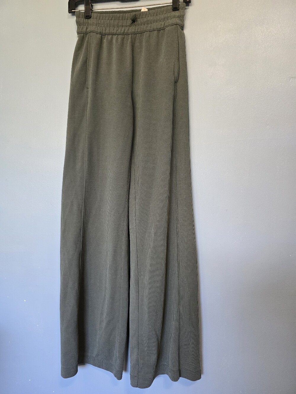 Lululemon Wide-Leg Ribbed Knit Womens Pants in Sage Green Size 2